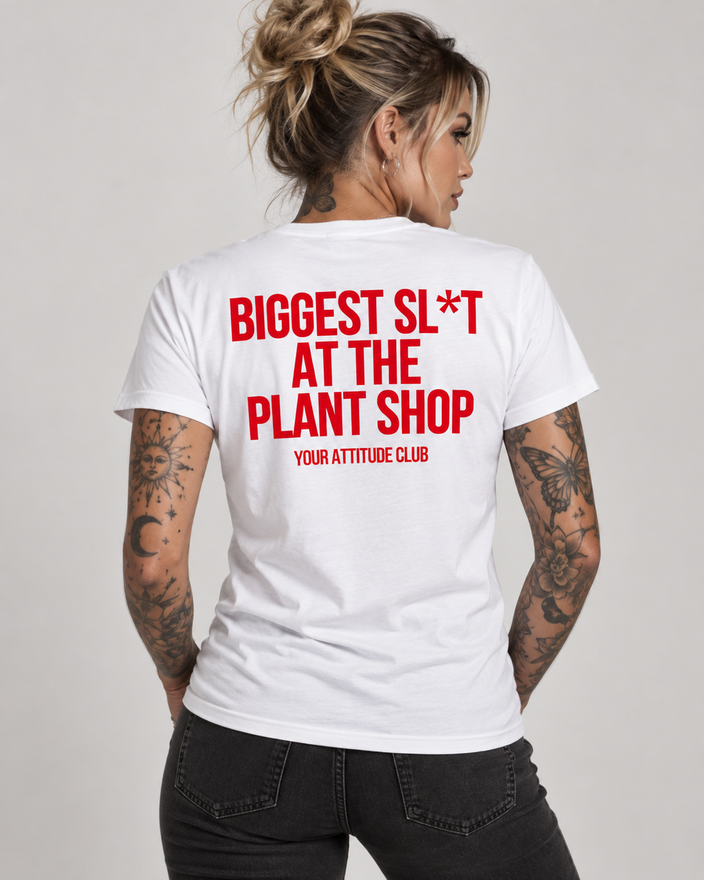 BIGGEST SL*T AT THE PLANT SHOP – Unisex Statement T-Shirt Weiß mit rotem Backprint | freches Pflanzen Sprüche Shirt