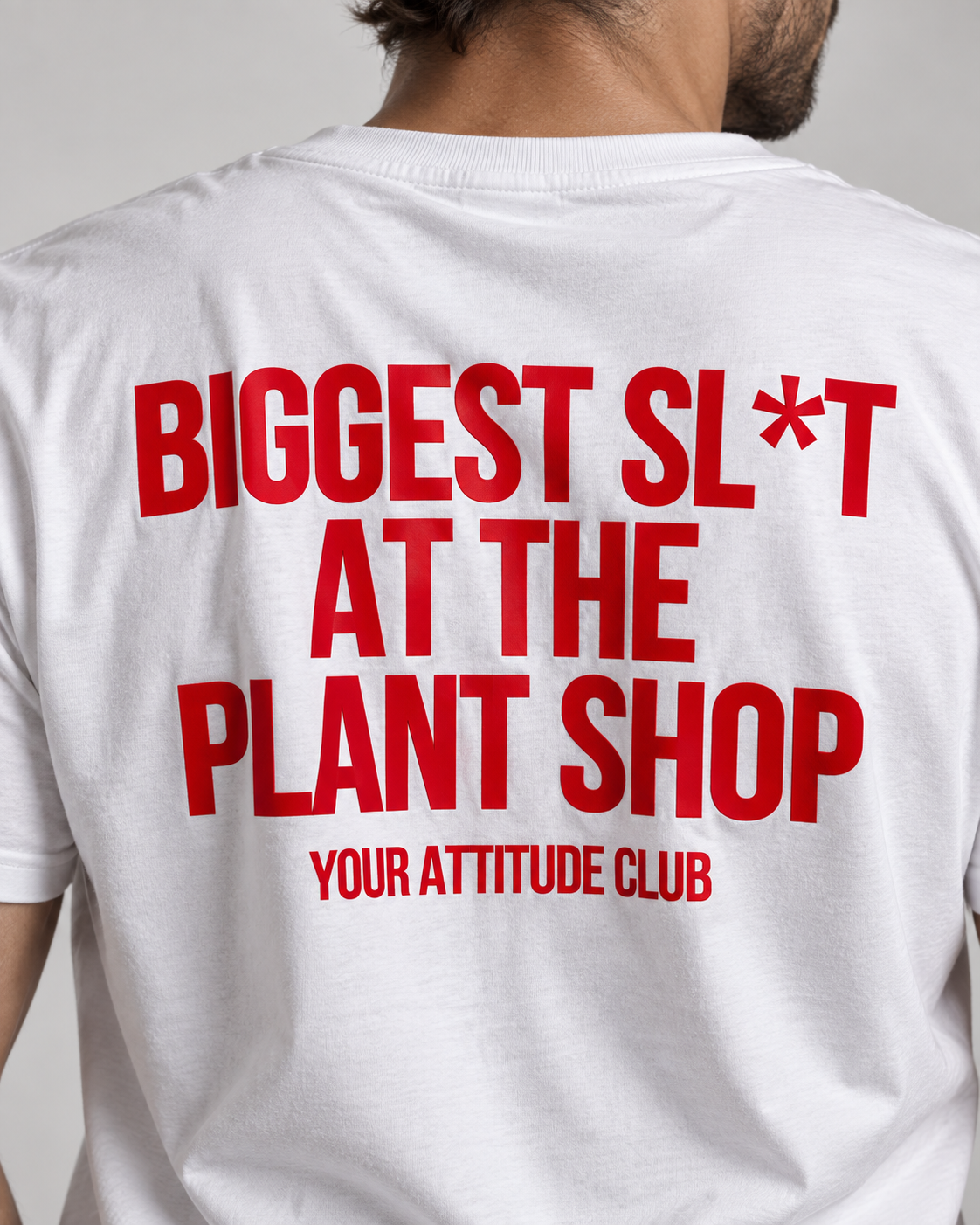 BIGGEST SL*T AT THE PLANT SHOP – Unisex Statement T-Shirt Weiß mit rotem Backprint | freches Pflanzen Sprüche Shirt