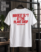 BIGGEST SL*T AT THE PLANT SHOP – Unisex Statement T-Shirt Weiß mit rotem Backprint | freches Pflanzen Sprüche Shirt