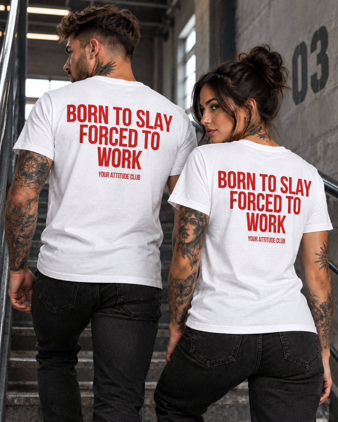 BORN TO SLAY FORCED TO WORK – Unisex Statement T-Shirt Weiß mit rotem Backprint | freches Büro Sprüche Shirt