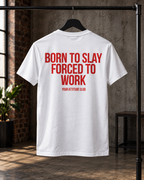 BORN TO SLAY FORCED TO WORK – Unisex Statement T-Shirt Weiß mit rotem Backprint | freches Büro Sprüche Shirt