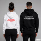 Bullshit erkannt. Interesse verloren – Hoodie mit Backprint, Frau in Weiß mit rotem und Mann in Schwarz mit weißem Aufdruck