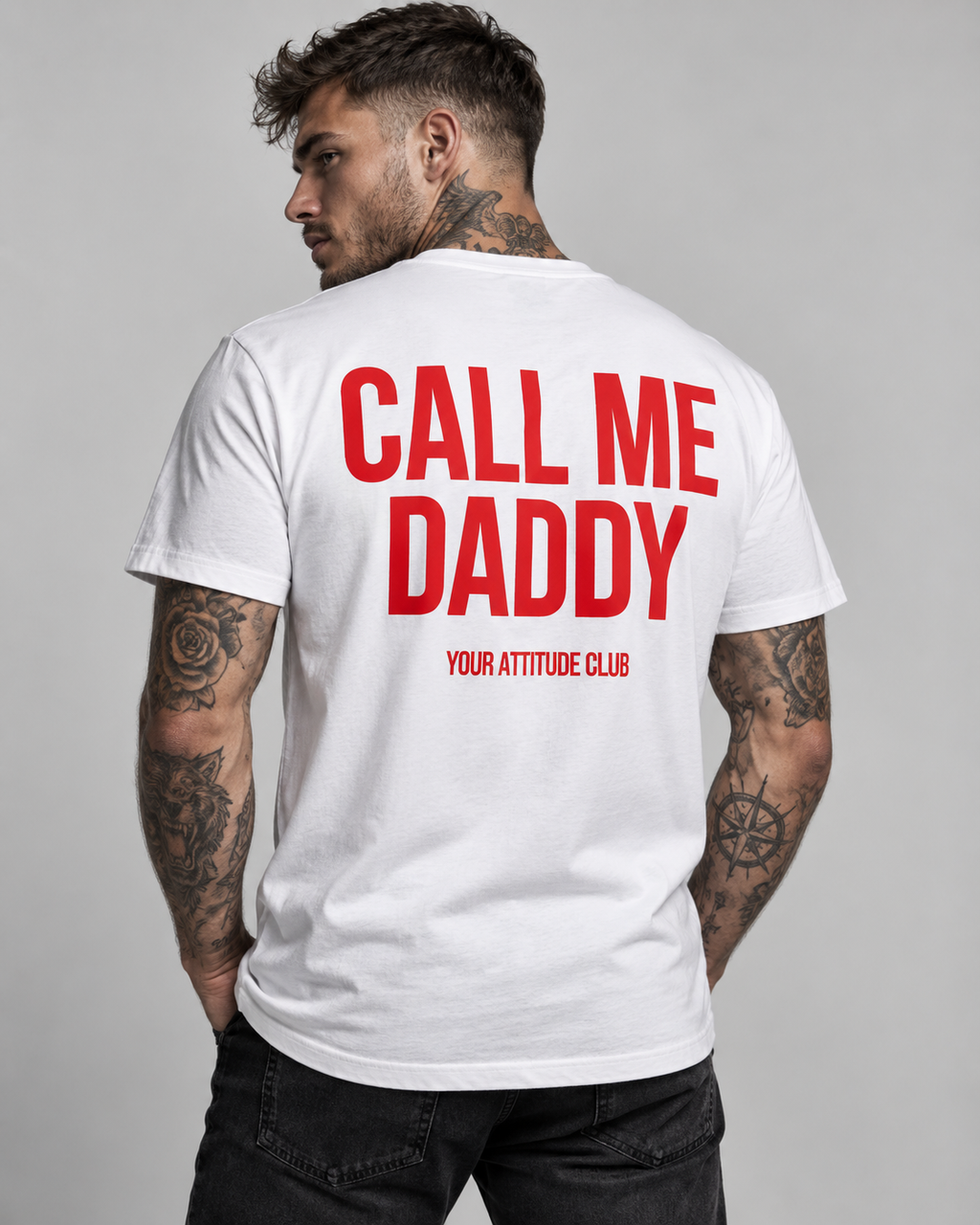 CALL ME DADDY – Unisex Statement T-Shirt Weiß mit rotem Backprint | freches provokantes Sprüche Shirt für Erwachsene