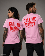 CALL ME DADDY – Schwarzes Unisex T-Shirt mit weißem Backprint | Regular Fit Statement Shirt | Flirty Adult Humor & Funny Couple Shirt