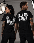 CALL ME DADDY – Schwarzes Unisex T-Shirt mit weißem Backprint | Regular Fit Statement Shirt | Flirty Adult Humor & Funny Couple Shirt