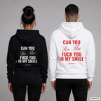 Can You See The Fuck You In My Smile – Hoodie mit Backprint, Frau in Schwarz und Mann in Weiß