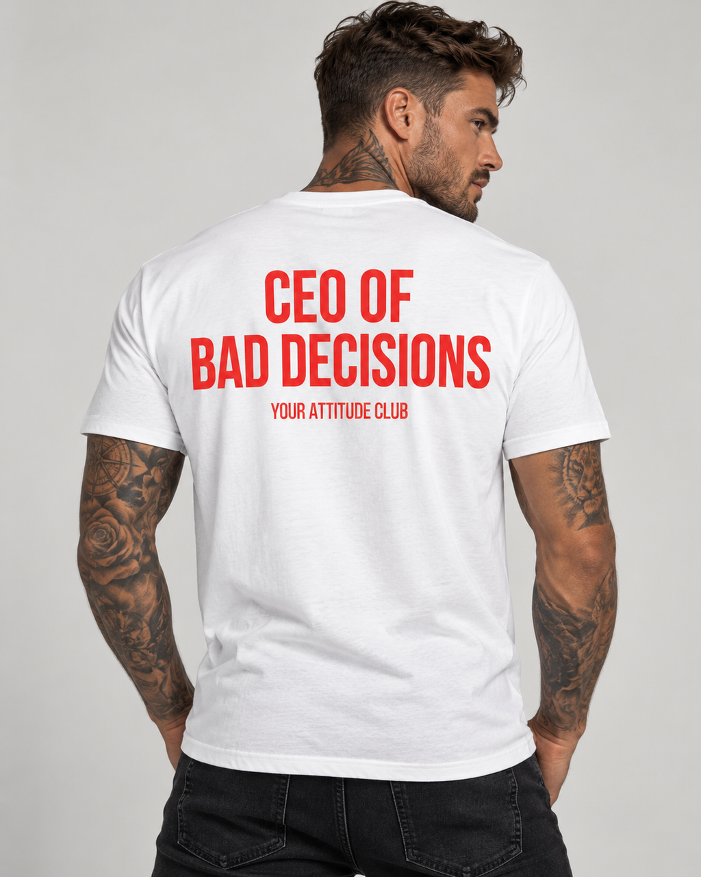 CEO OF BAD DECISIONS – Unisex Statement T-Shirt Weiß mit rotem Backprint | freches sarkastisches Sprüche Shirt für Erwachsene