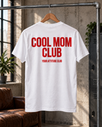 COOL MOM CLUB – Unisex Statement T-Shirt Weiß mit rotem Backprint | freches Mama Sprüche Shirt für Erwachsene