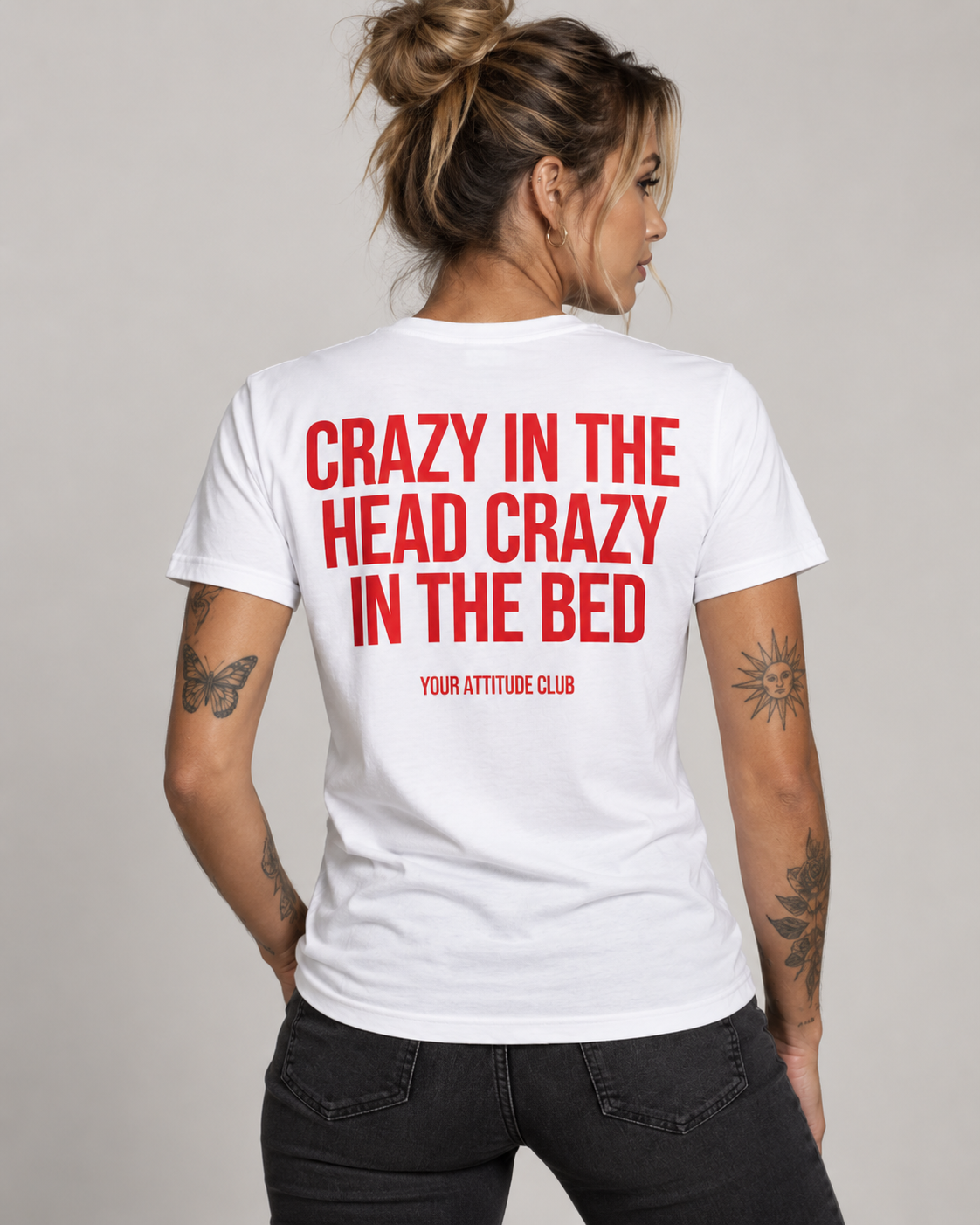CRAZY IN THE HEAD CRAZY IN THE BED – Unisex Statement T-Shirt Weiß mit rotem Backprint | freches doppeldeutiges Sprüche Shirt