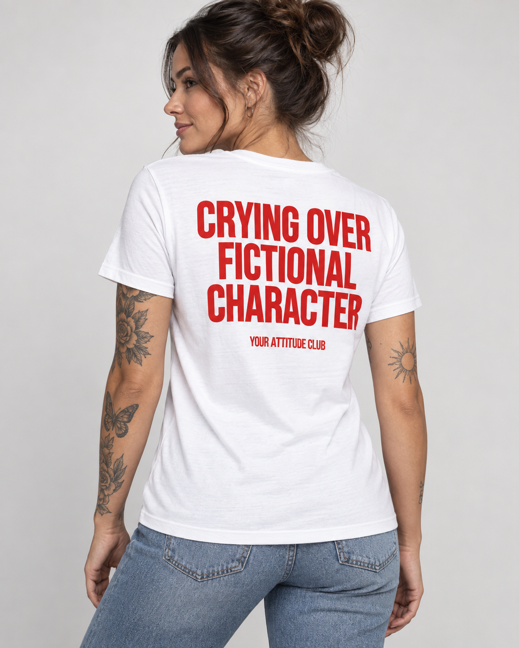 CRYING OVER FICTIONAL CHARACTER – Unisex Statement T-Shirt Weiß mit rotem Backprint | lustiges Sprüche Shirt für Buch-, Serien- und Filmfans