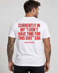 CURRENTLY IN MY “I DON’T HAVE TIME FOR THIS SHIT” ERA – Unisex Statement T-Shirt Weiß mit rotem Backprint | freches Sprüche Shirt