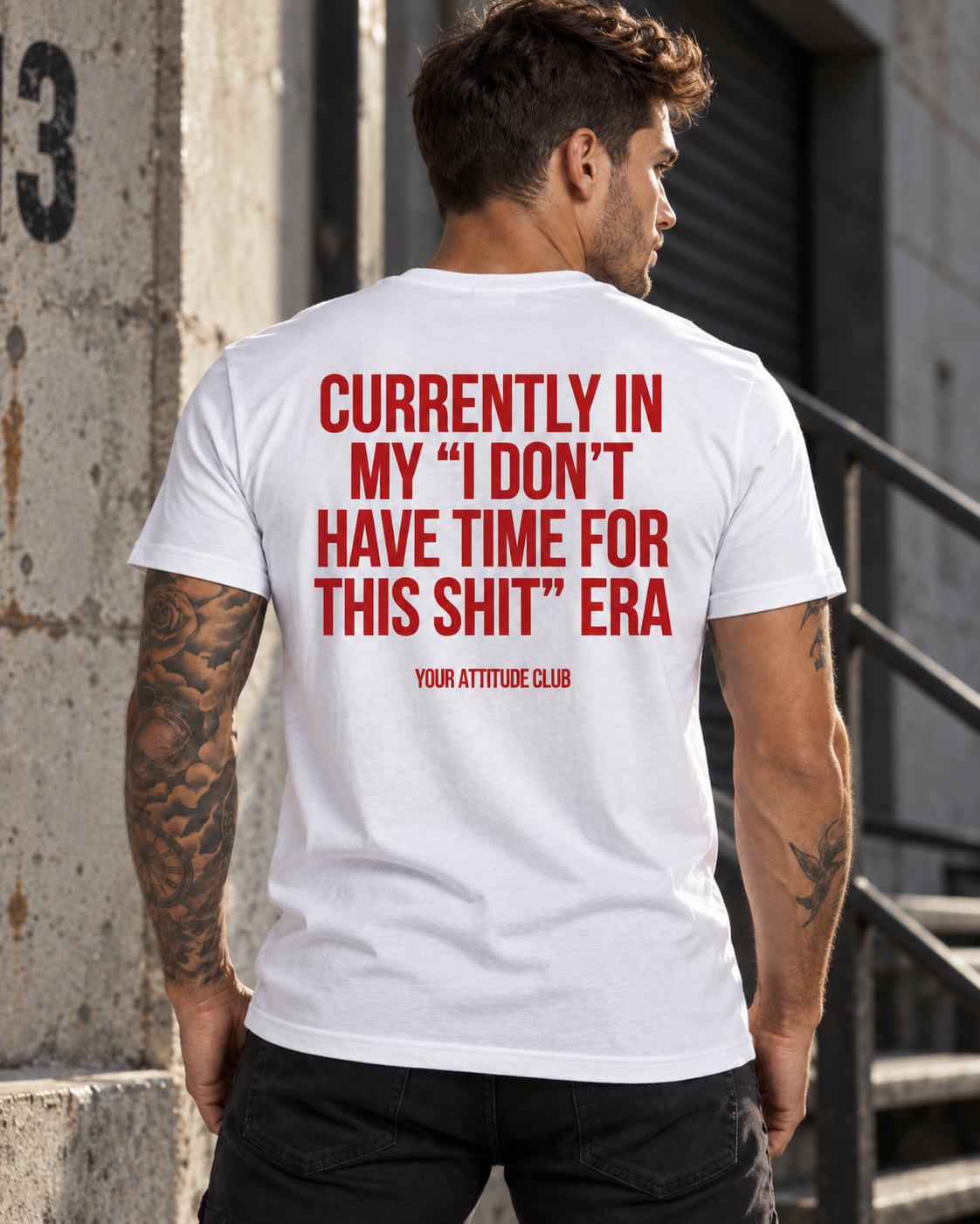 CURRENTLY IN MY “I DON’T HAVE TIME FOR THIS SHIT” ERA – Unisex Statement T-Shirt Weiß mit rotem Backprint | freches Sprüche Shirt