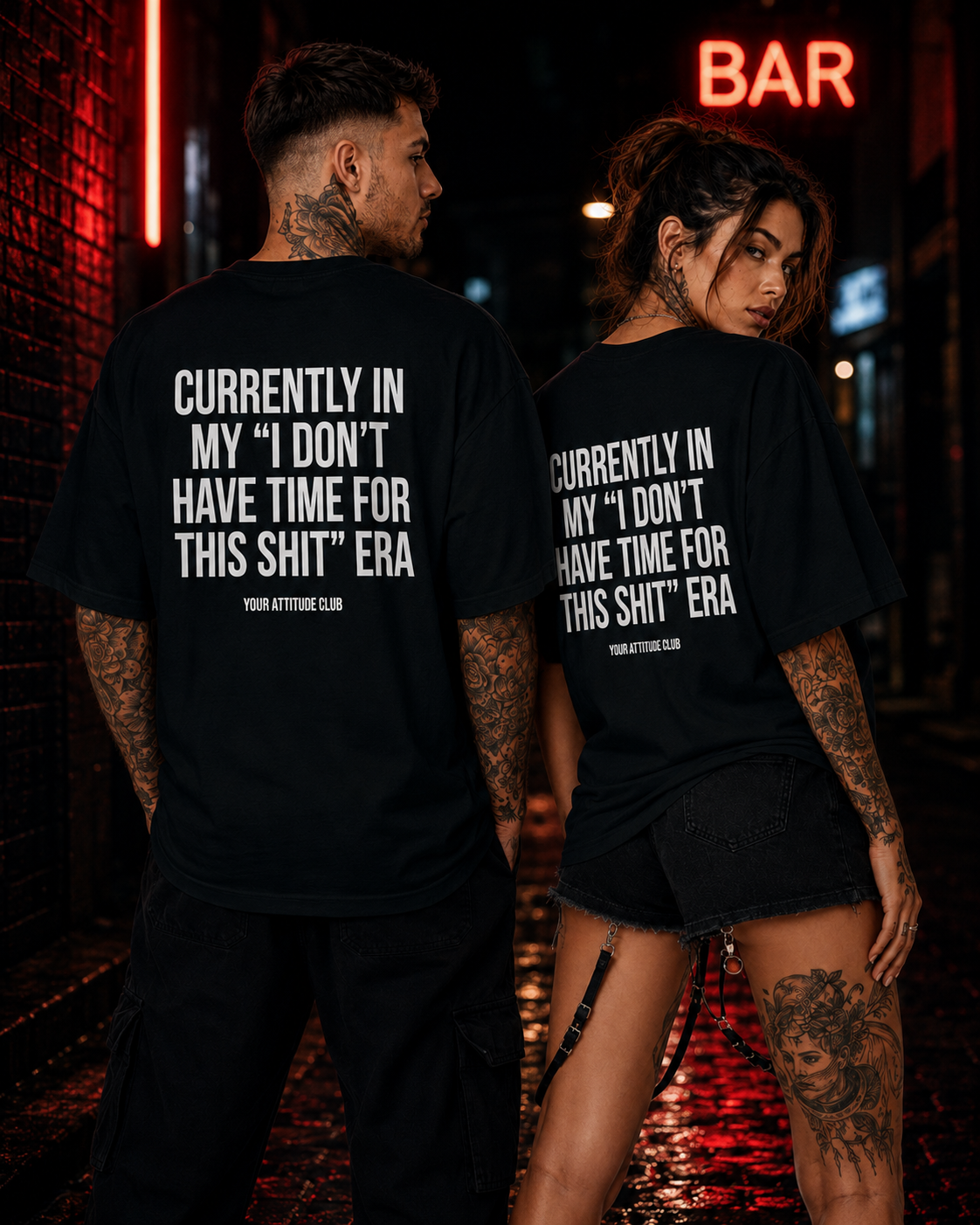 CURRENTLY IN MY “I DON’T HAVE TIME FOR THIS SHIT” ERA – weißes Unisex Oversize Shirt mit rotem Backprint, freches Statement T-Shirt, Streetwear Geschenk