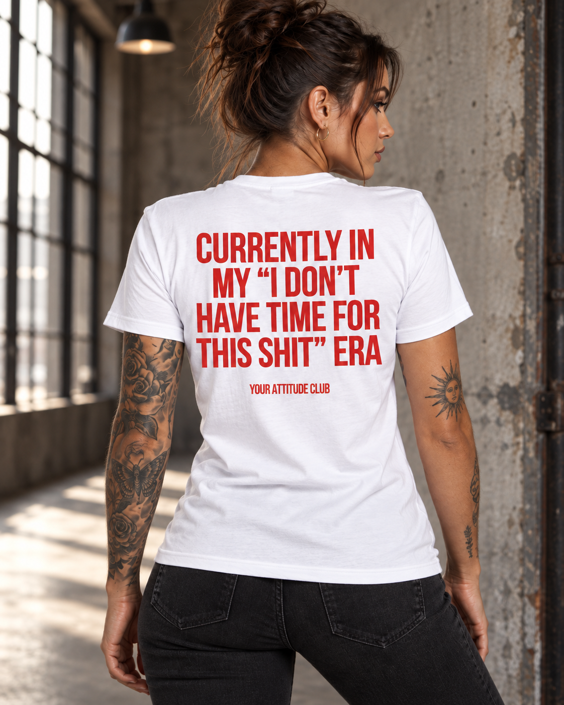 CURRENTLY IN MY “I DON’T HAVE TIME FOR THIS SHIT” ERA – Unisex Statement T-Shirt Weiß mit rotem Backprint | freches Sprüche Shirt