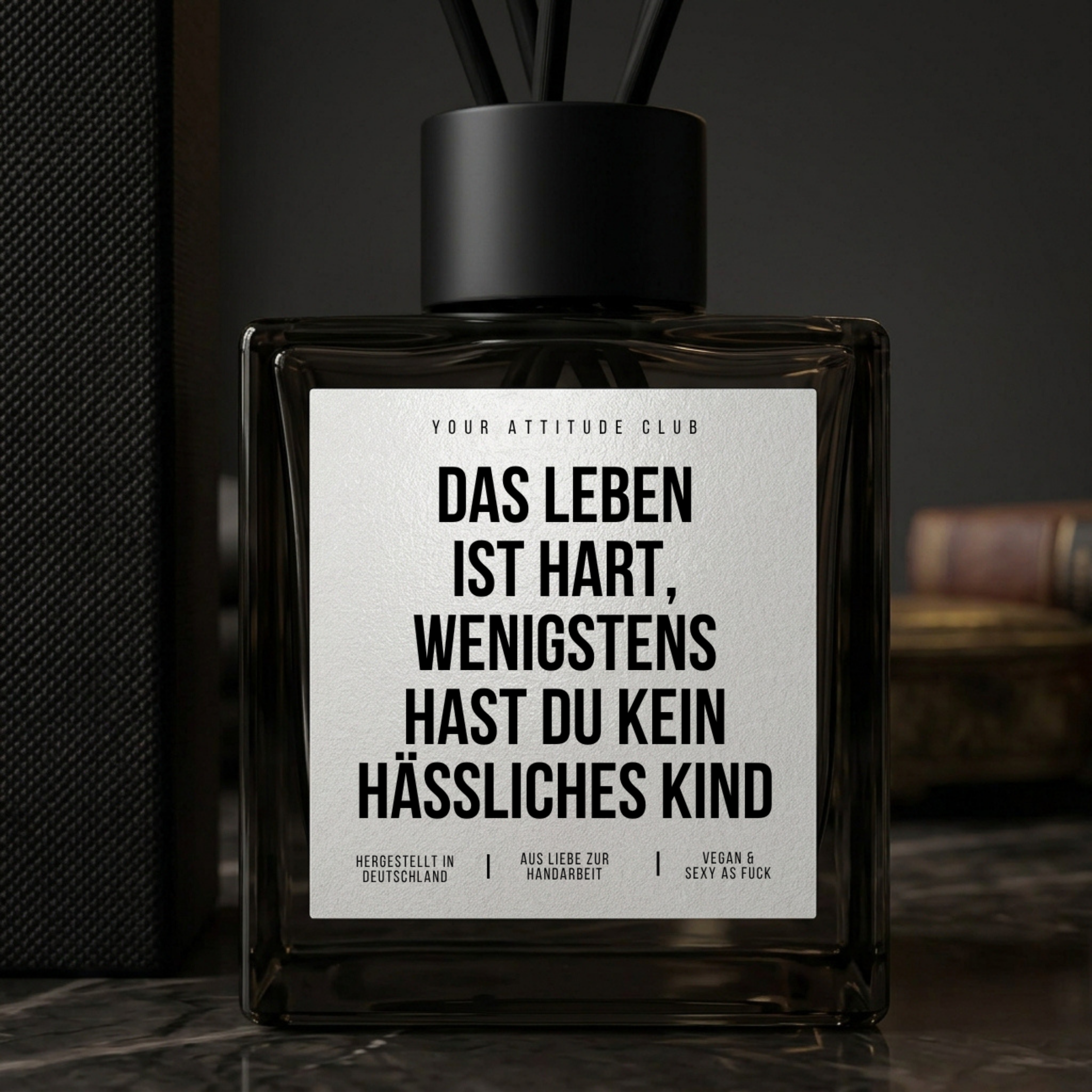 Das Leben ist hart, wenigstens hast du kein hässliches Kind |  Duftdiffusor mit Stäbchen Geschenkidee