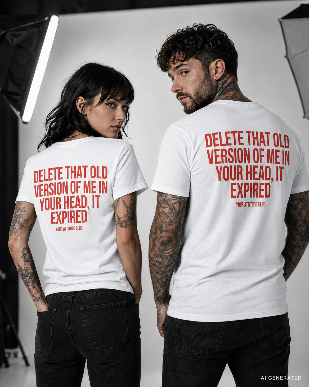 DELETE THAT OLD VERSION OF ME IN YOUR HEAD, IT EXPIRED – Weißes Unisex T-Shirt mit rotem Backprint | Regular Fit Self Growth Statement Shirt