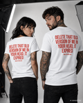 DELETE THAT OLD VERSION OF ME IN YOUR HEAD, IT EXPIRED – Weißes Unisex T-Shirt mit rotem Backprint | Regular Fit Self Growth Statement Shirt