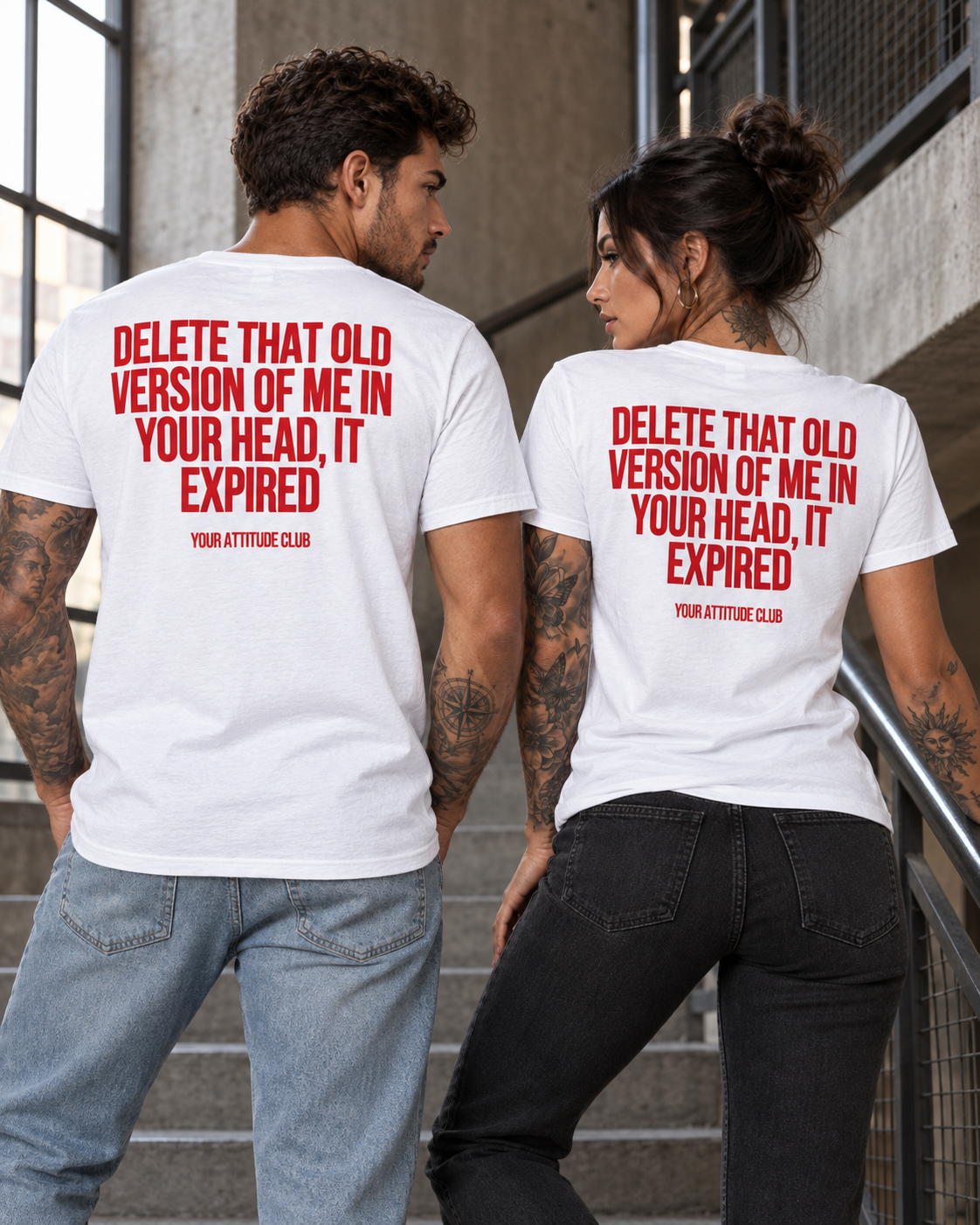DELETE THAT OLD VERSION OF ME IN YOUR HEAD, IT EXPIRED – Unisex Statement T-Shirt Weiß mit rotem Backprint | selbstbewusstes Sprüche Shirt