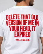 DELETE THAT OLD VERSION OF ME IN YOUR HEAD, IT EXPIRED – Unisex Statement T-Shirt Weiß mit rotem Backprint | selbstbewusstes Sprüche Shirt