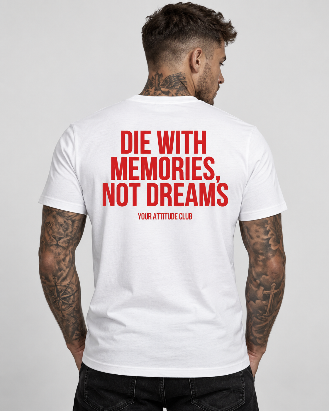DIE WITH MEMORIES, NOT DREAMS – Unisex Statement T-Shirt Weiß mit rotem Backprint | inspirierendes Sprüche Shirt