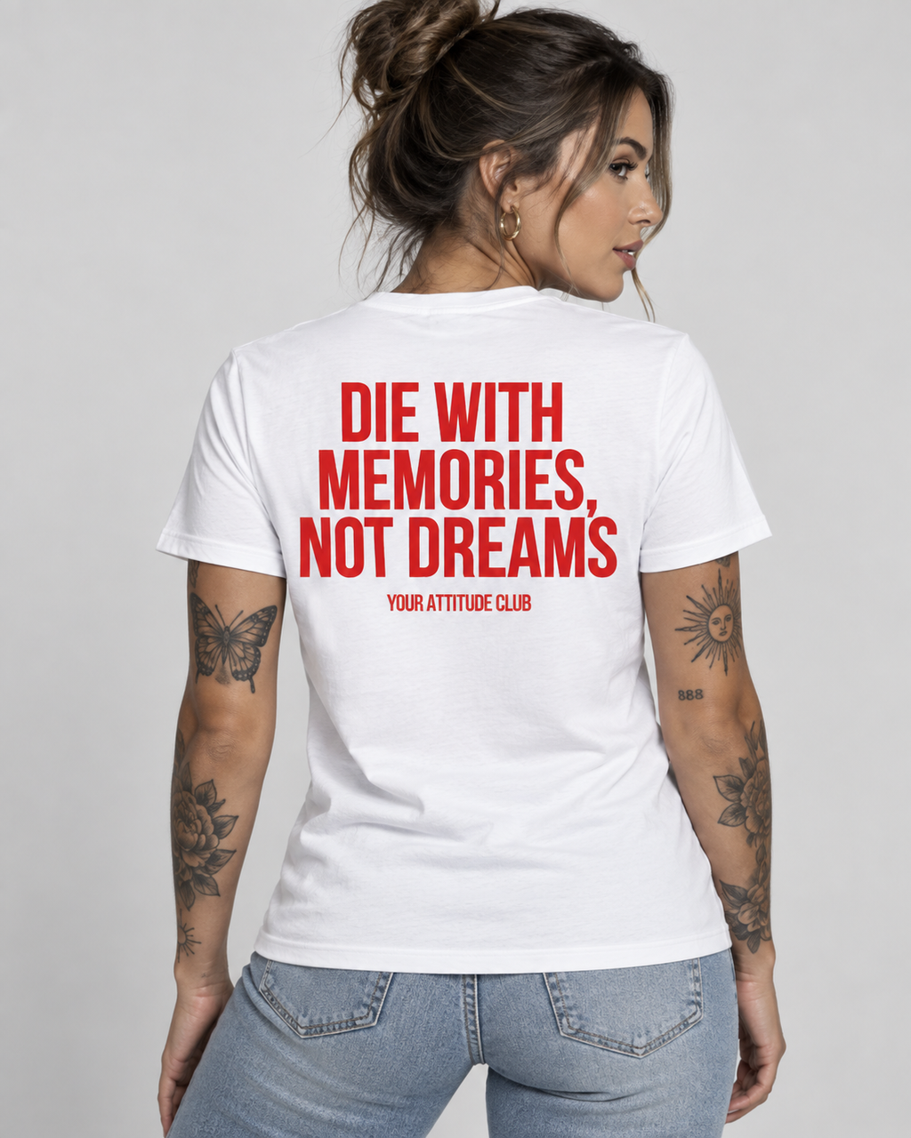 DIE WITH MEMORIES, NOT DREAMS – Unisex Statement T-Shirt Weiß mit rotem Backprint | inspirierendes Sprüche Shirt
