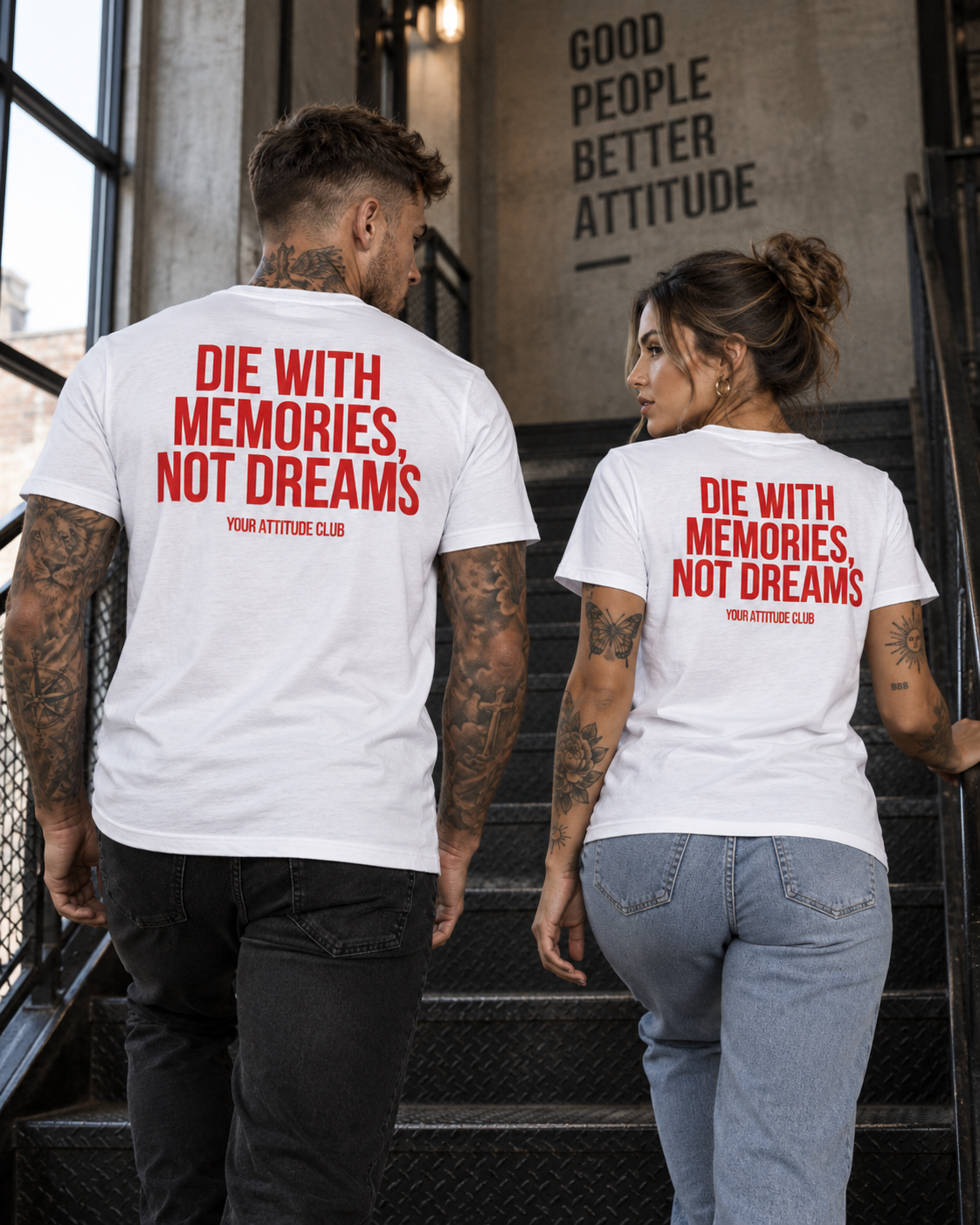 DIE WITH MEMORIES, NOT DREAMS – Unisex Statement T-Shirt Weiß mit rotem Backprint | inspirierendes Sprüche Shirt