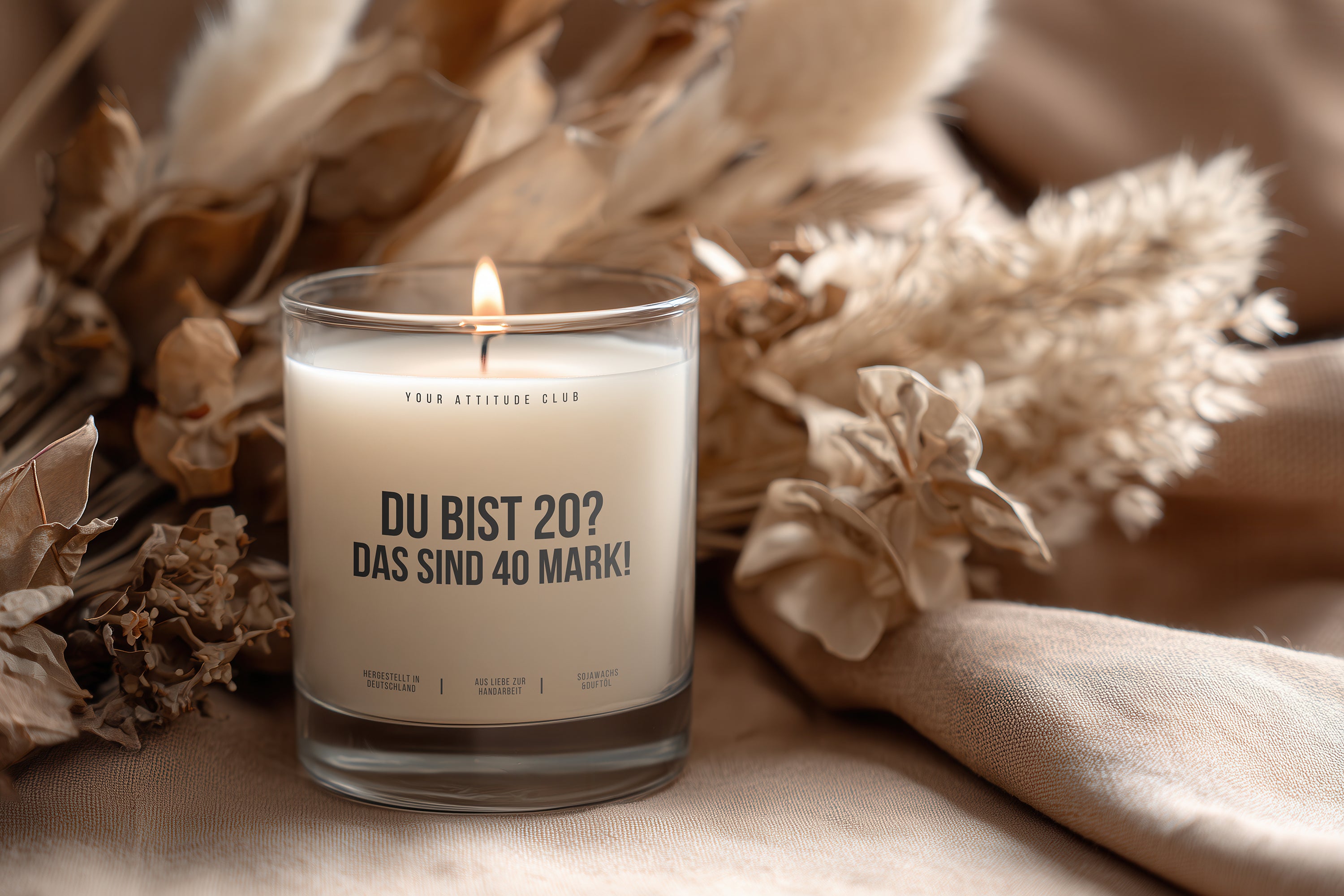 DU BIST 20? DAS SIND 40 MARK! – Lustige Geburtstagskerze Geschenkidee Geburtstag Freundin Freund Partner Kollegen BFF Valentinstag Galentinesday 300 ml Sojawachs