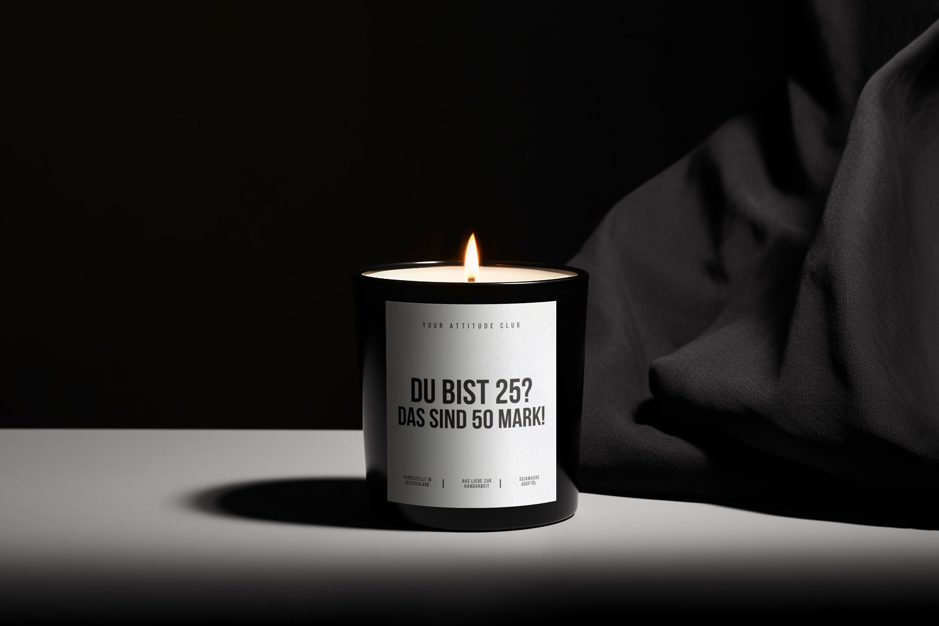 Du bist 25? Das sind 50 Mark! | Schwarze Luxuskerze | Weißes Etikett