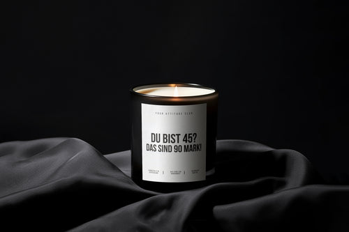 Du bist 45? Das sind 90 Mark! | Schwarze Luxuskerze | Weißes Etikett