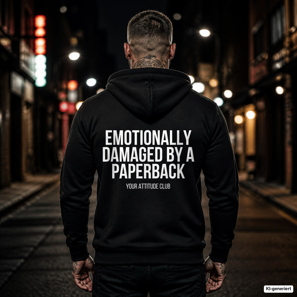 Emotionally damaged by a paperback – schwarzer Hoodie mit weißem Backprint, Herren in der Stadt bei Nacht
