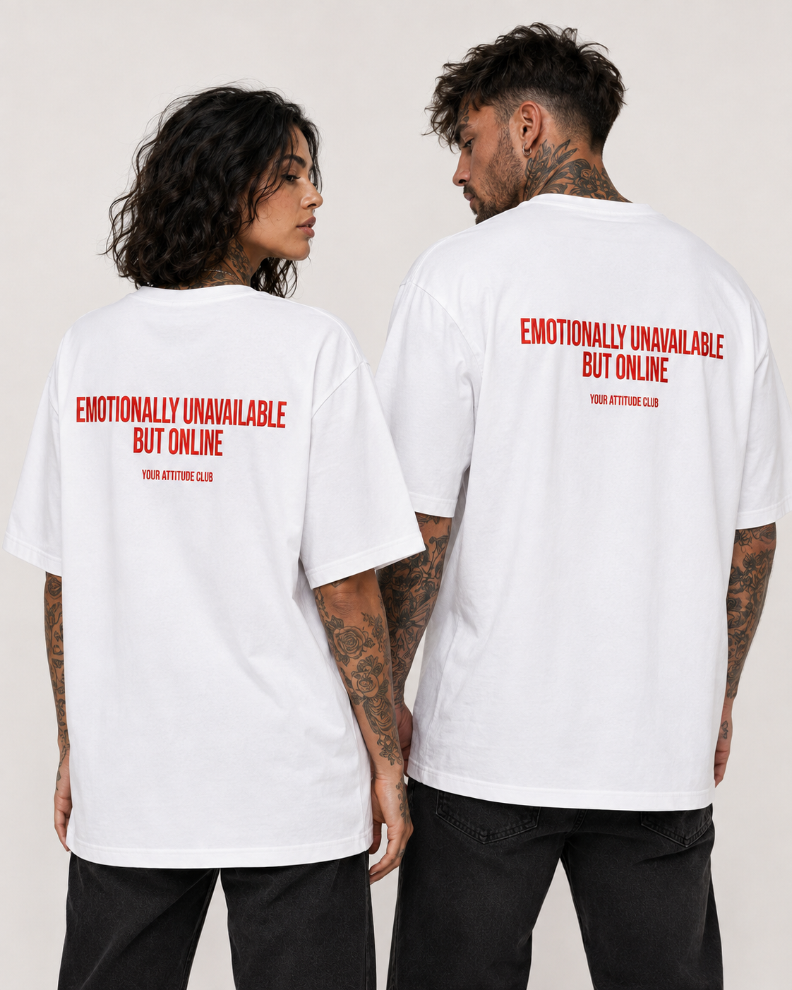 EMOTIONALLY UNAVAILABLE BUT ONLINE – schwarzes Unisex Oversize Shirt mit weißem Backprint, Dating Humor T-Shirt, freches Streetwear Geschenk