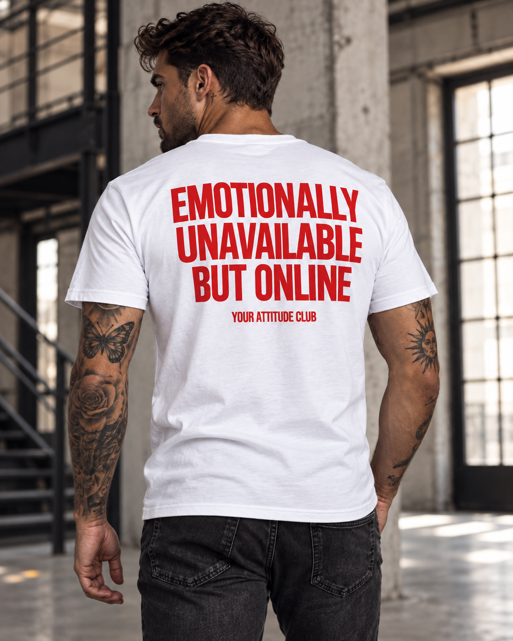 EMOTIONALLY UNAVAILABLE BUT ONLINE – Unisex Statement T-Shirt Weiß mit rotem Backprint | sarkastisches Sprüche Shirt