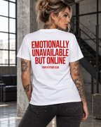 EMOTIONALLY UNAVAILABLE BUT ONLINE – Unisex Statement T-Shirt Weiß mit rotem Backprint | sarkastisches Sprüche Shirt