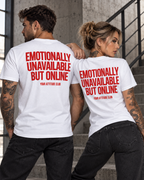 EMOTIONALLY UNAVAILABLE BUT ONLINE – Unisex Statement T-Shirt Weiß mit rotem Backprint | sarkastisches Sprüche Shirt