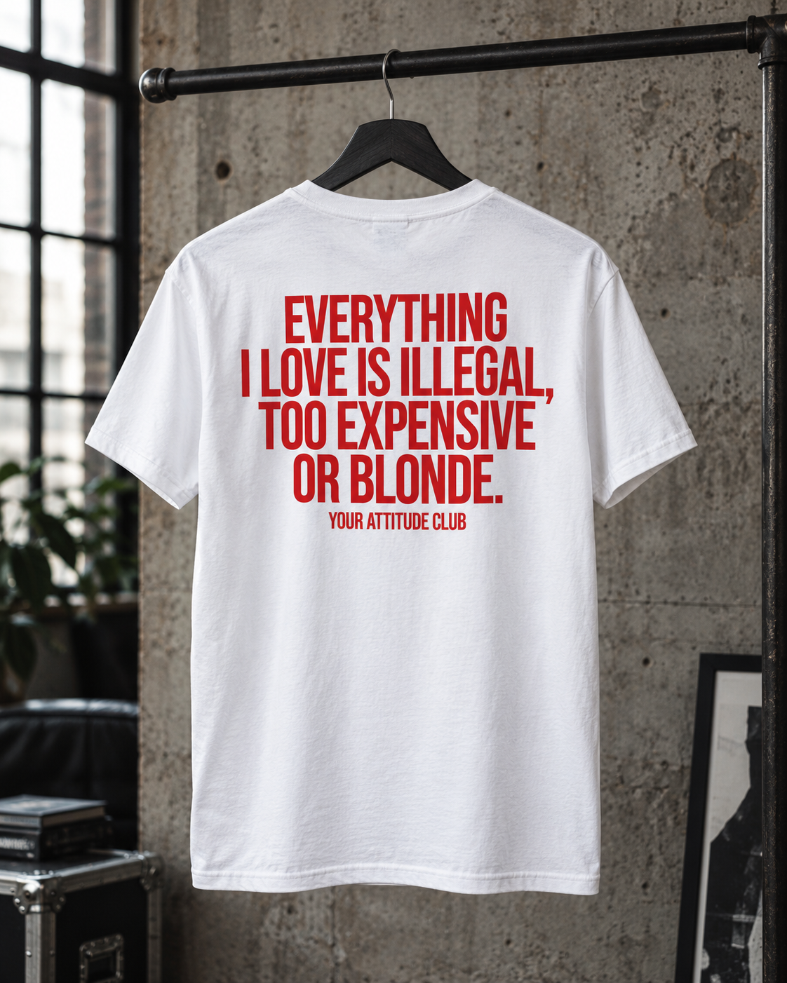 EVERYTHING I LOVE IS ILLEGAL, TOO EXPENSIVE OR BLONDE. – Unisex Statement T-Shirt Weiß mit rotem Backprint | freches Sprüche Shirt