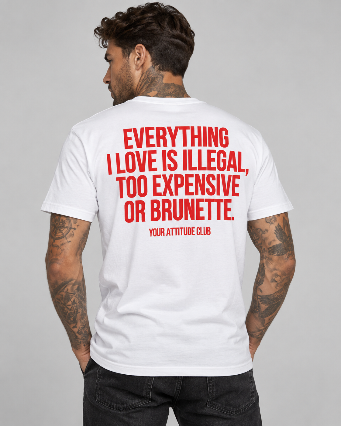 EVERYTHING I LOVE IS ILLEGAL, TOO EXPENSIVE OR BRUNETTE. – Unisex Statement T-Shirt Weiß mit rotem Backprint | freches Sprüche Shirt