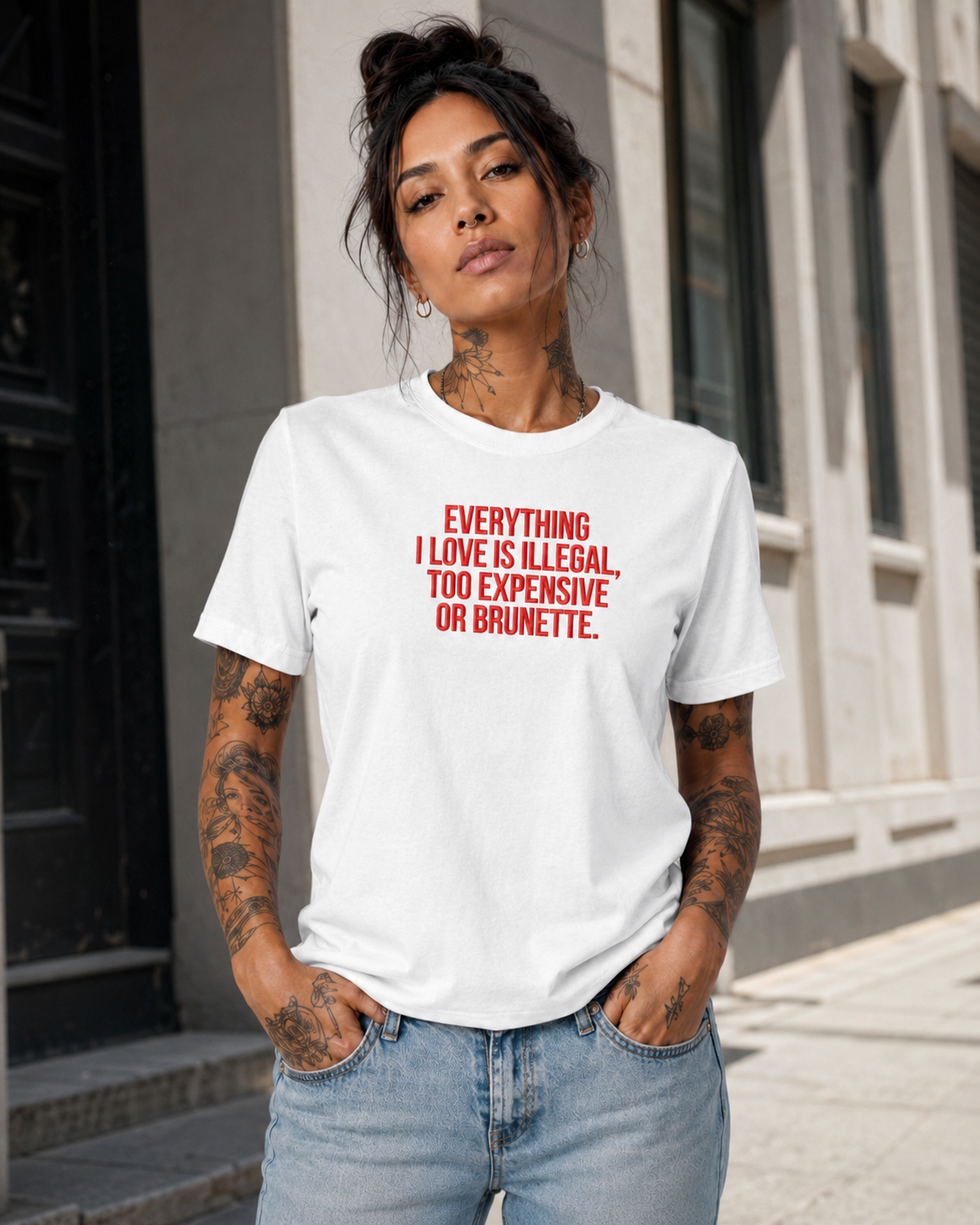 EVERYTHING I LOVE IS ILLEGAL, TOO EXPENSIVE OR BRUNETTE. – besticktes Damen Shirt, Statement T-Shirt, Geschenk für Freundin, Bio-Baumwolle