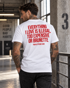 EVERYTHING I LOVE IS ILLEGAL, TOO EXPENSIVE OR BRUNETTE. – Unisex Statement T-Shirt Weiß mit rotem Backprint | freches Sprüche Shirt