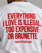 EVERYTHING I LOVE IS ILLEGAL, TOO EXPENSIVE OR BRUNETTE. – Unisex Statement T-Shirt Weiß mit rotem Backprint | freches Sprüche Shirt