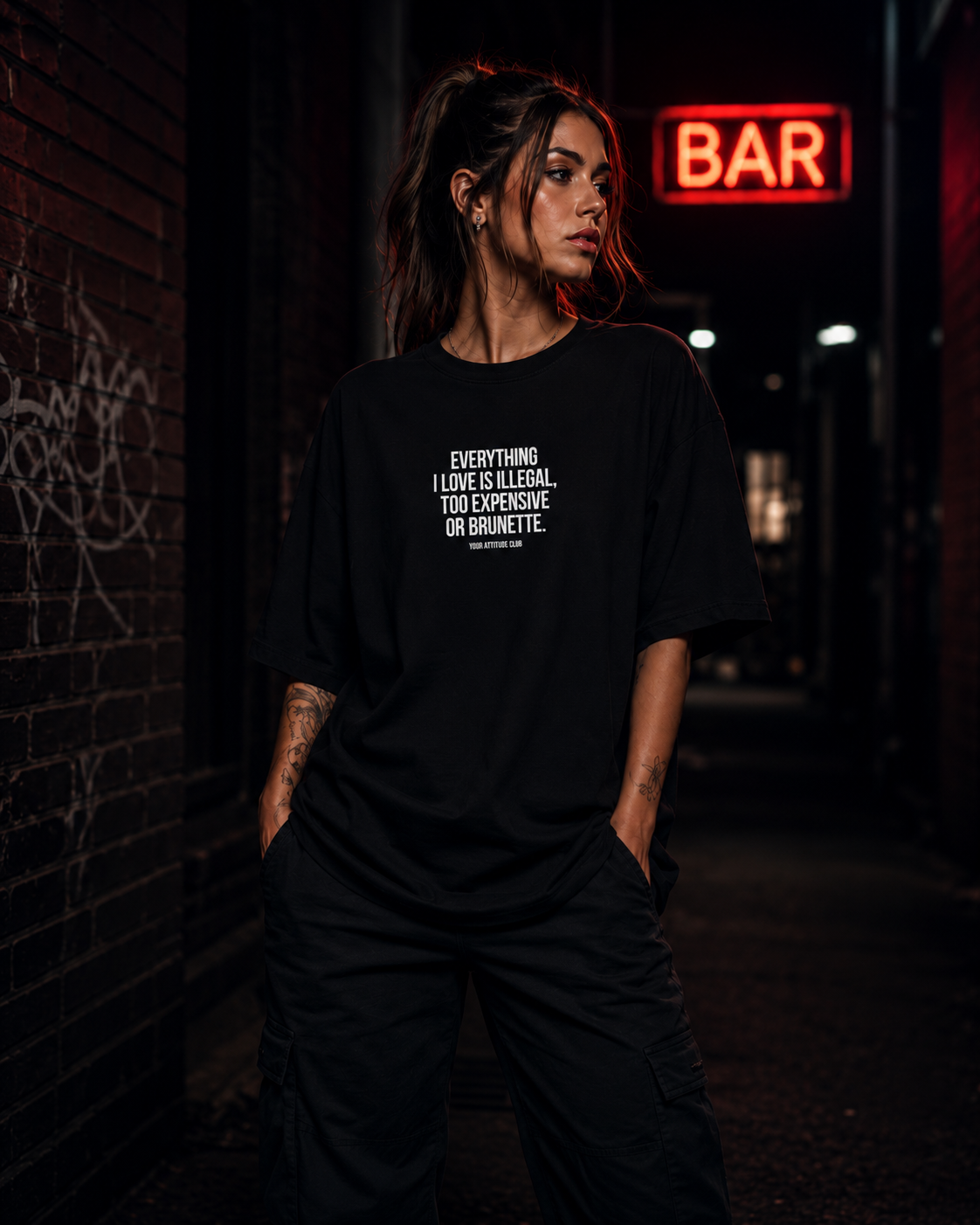 EVERYTHING I LOVE IS ILLEGAL, TOO EXPENSIVE OR BRUNETTE | Oversize Shirt Unisex mit Frontprint, Statement Shirt aus Bio-Baumwolle