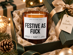 FESTIVE AS FUCK – Weihnachtskerze Naturgras Etikett | lustiges Weihnachtsgeschenk | Geschenk für Freunde, Kolleginnen & Familie | Geschenkidee Weihnachten