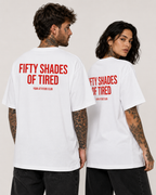 FIFTY SHADES OF TIRED – Unisex Oversize T-Shirt mit Backprint, lustiges Statement Shirt, Streetwear Geschenk für Frauen und Männer