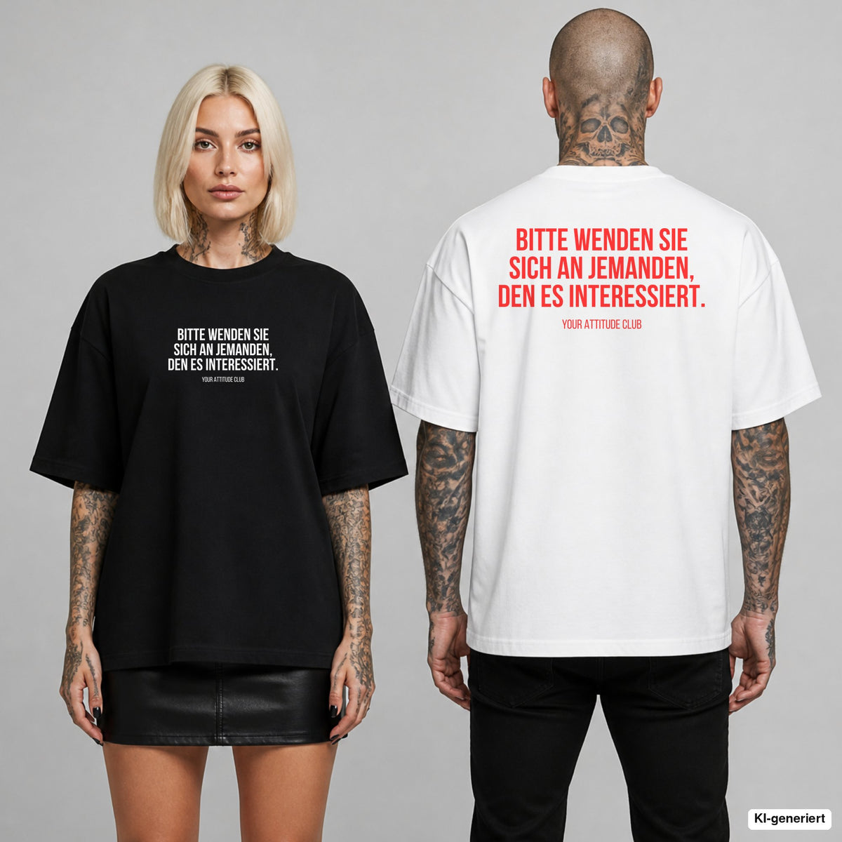 BITTE WENDEN SIE SICH AN JEMANDEN, DEN ES INTERESSIERT. – Oversize T-Shirt mit Frontprint (Frau, Schwarz) und Backprint (Mann, Weiß)