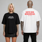 KAFFEE REIN. MENSCHEN AUS. – Oversize T-Shirt mit Frontprint (Frau, Schwarz) und Backprint (Mann, Weiß)