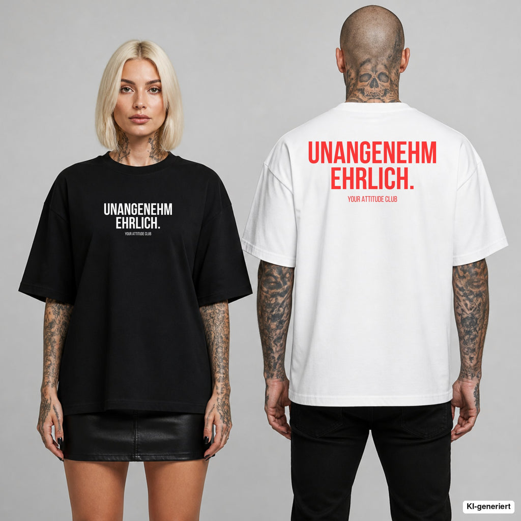 UNANGENEHM EHRLICH. – Oversize T-Shirt mit Frontprint (Frau, Schwarz) und Backprint (Mann, Weiß)
