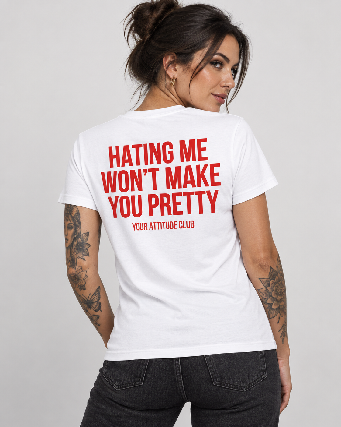 HATING ME WON’T MAKE YOU PRETTY – Unisex Statement T-Shirt Weiß mit rotem Backprint | freches Sprüche Shirt