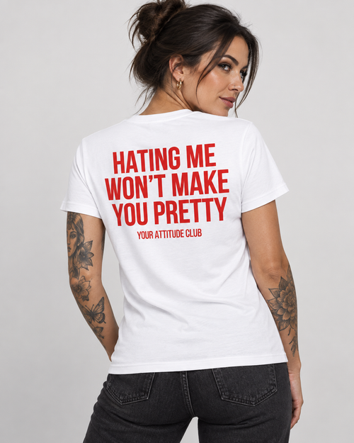 HATING ME WON’T MAKE YOU PRETTY – Unisex Statement T-Shirt Weiß mit rotem Backprint | freches Sprüche Shirt