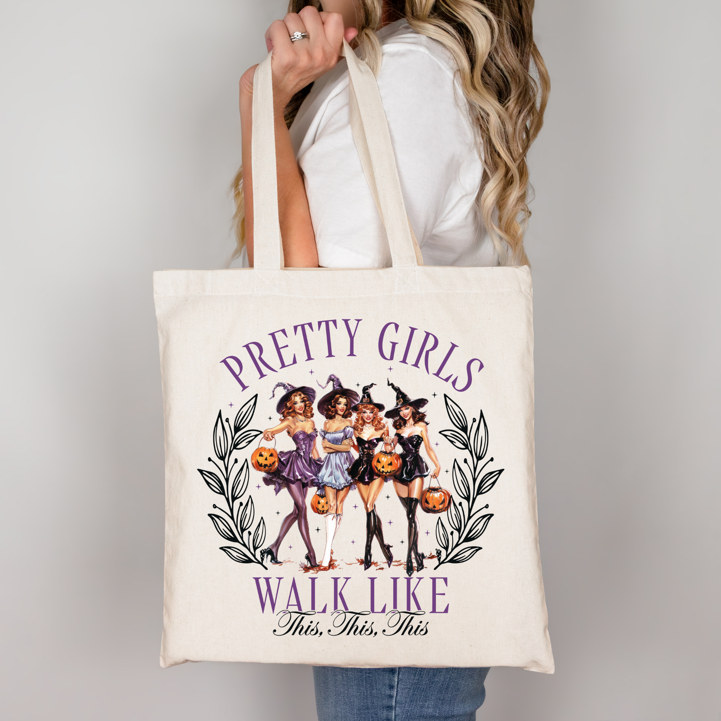 Halloween Stofftasche Pretty Girls Walk Like – Beiger Baumwollbeutel mit Hexen Motiv, DTG Druck, A4 A3 Aufbügler für Shirt, Hoodie, Kissen, Hexen Spruch Beutel