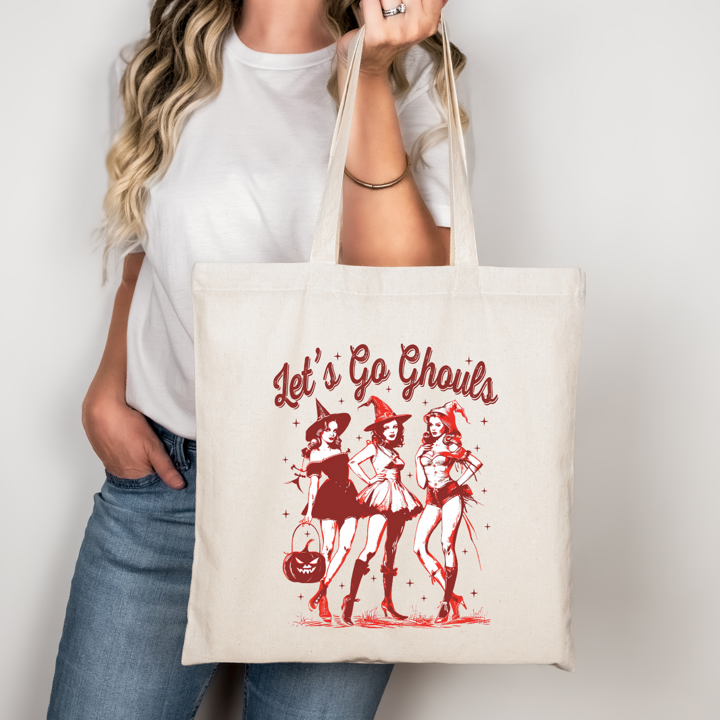 Let’s Go Ghouls Tasche beige – Stoffbeutel Baumwolle Hexenmotiv, Halloween Vintage Style, A4 A3 Aufbügler für T-Shirts, Jacken, Kissen, spooky DTG Print handmade