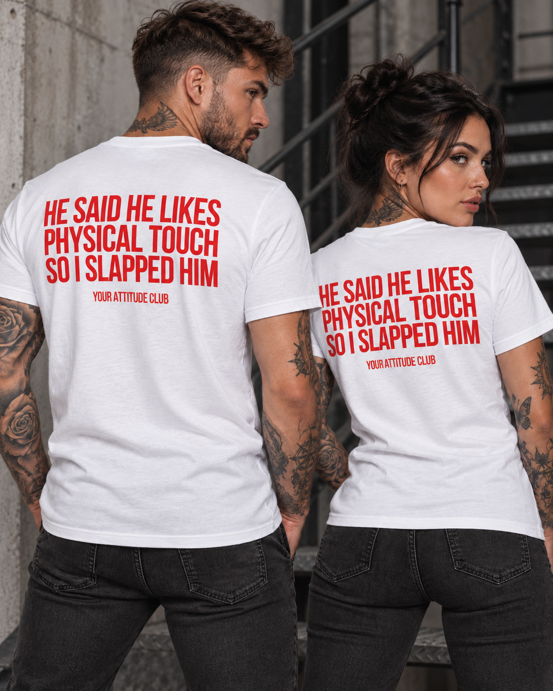 HE SAID HE LIKES PHYSICAL TOUCH SO I SLAPPED HIM – Unisex Statement T-Shirt Weiß mit rotem Backprint | freches Sprüche Shirt